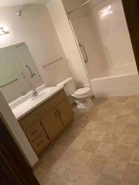 3120 E Norwich Ave, Saint Francis, WI 53235