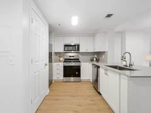1320 N Veitch St, Arlington, VA 22201 photo 2