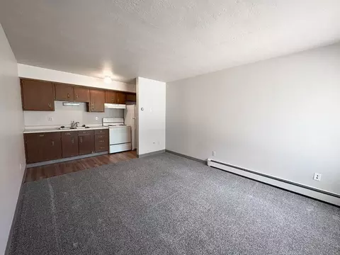2015 8th St NW, Minot, ND 58703