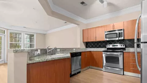 370 E Diamond Ave, Gaithersburg, MD 20877 photo 11