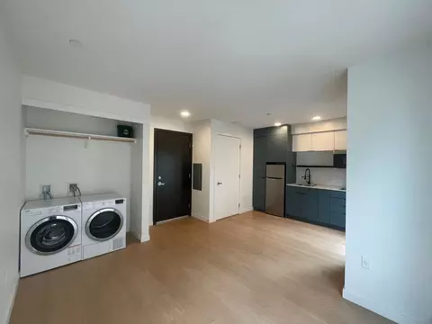 4239 8th Ave NE, Seattle, WA 98105