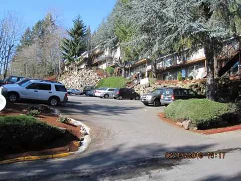 911 SW Broadway Dr, Portland, OR 97201