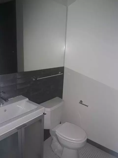 665 W Grace St, Chicago, IL 60613 photo 2