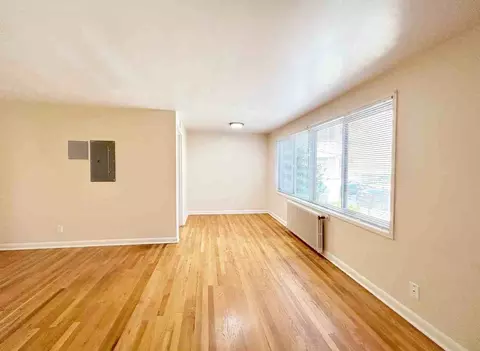 702 2nd Ave W, Seattle, WA 98119 photo 2