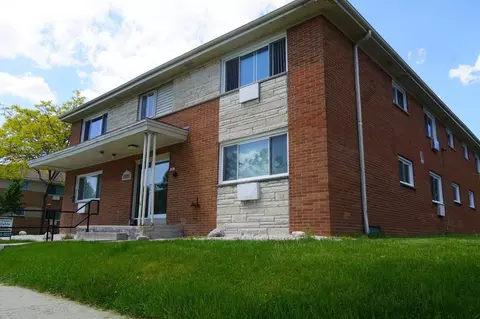 2812 E Bolivar Ave, Saint Francis, WI 53235