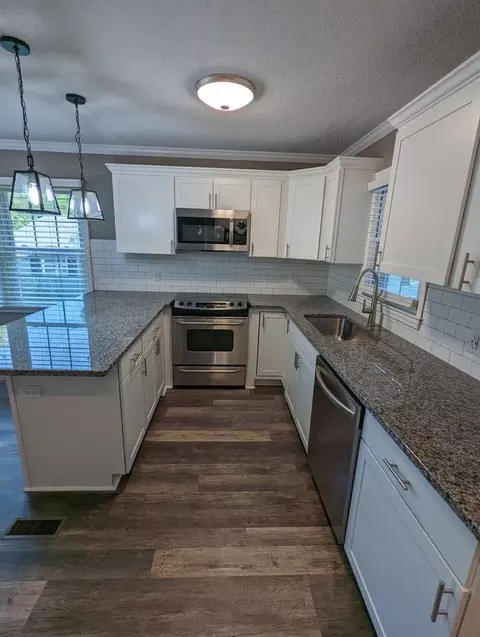 101 Cavin Ave, Mount Holly, NC 28120