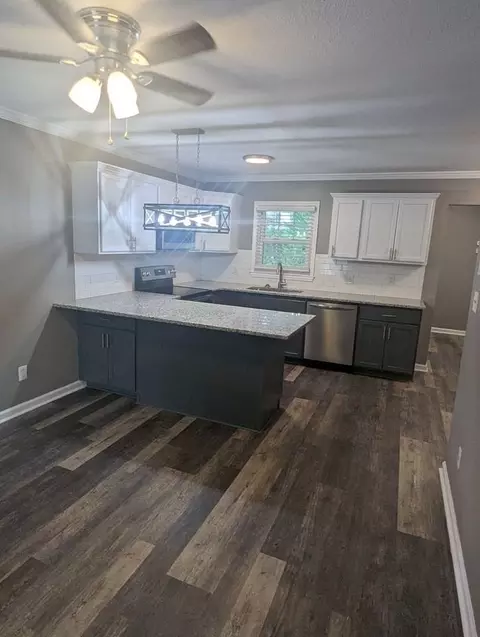 101 Cavin Ave, Mount Holly, NC 28120