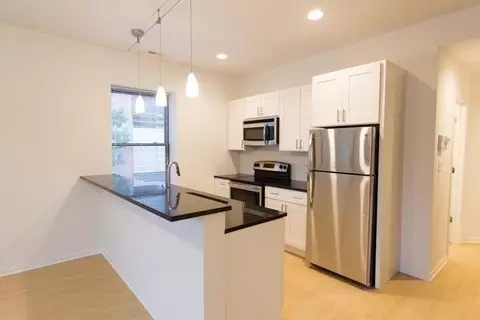 5557 S University Ave, Chicago, IL 60637
