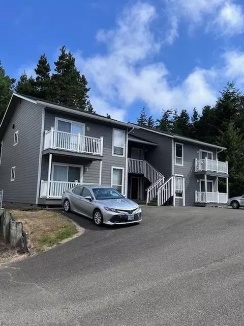 151 Norman Ave, Coos Bay, OR 97420