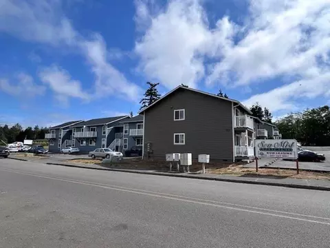 151 Norman Ave, Coos Bay, OR 97420