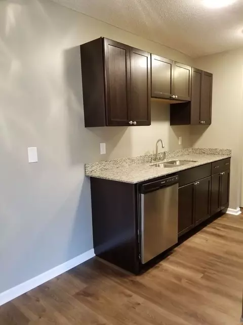 7405 123rd St W, Apple Valley, MN 55124