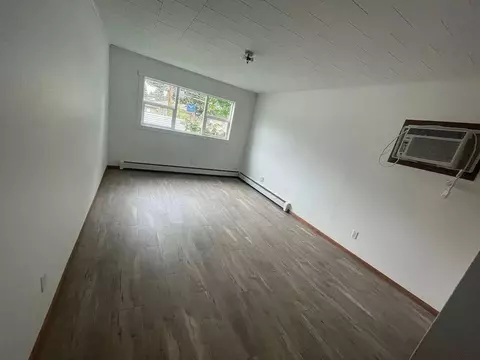 1104 Summit Blvd, Bismarck, ND 58504