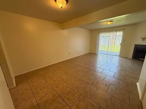 8727 Granite Dr, Oak Hills Place, LA 70810