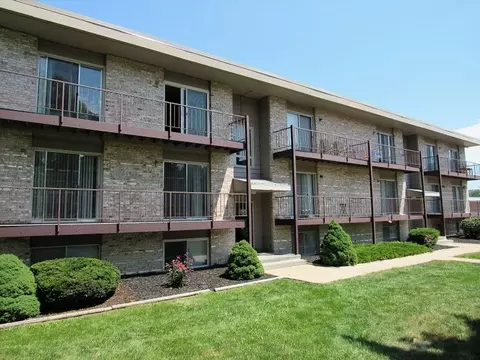 2306 Village Ct, Omaha, NE 68144