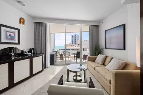4391 Collins Ave, Miami Beach, FL 33140