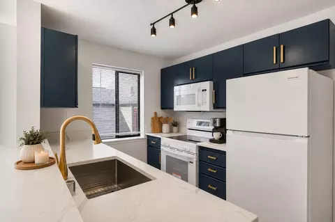 6500 24th Ave NW, Seattle, WA 98117