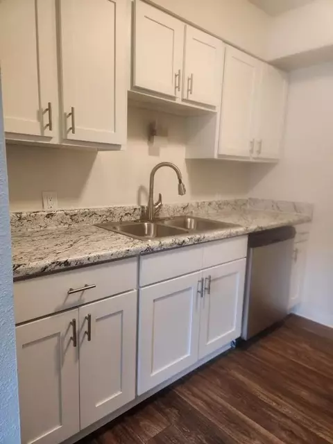 3021 N Pointe Dr, Jackson, MI 49202 photo 2