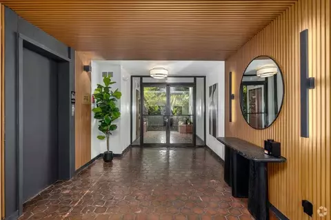 412 N Oakhurst Dr, Beverly Hills, CA 90210