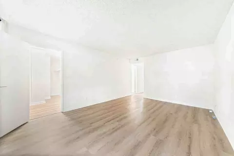 412 N Oakhurst Dr, Beverly Hills, CA 90210
