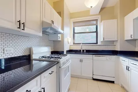 1642 E 56th St, Chicago, IL 60637