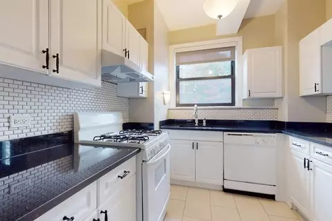1642 E 56th St, Chicago, IL 60637