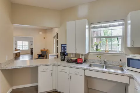 250 Pennsylvania Ave, Fort Worth, TX 76104 photo 13