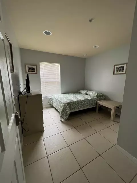 2925 Montclaire Ave, Fort Myers, FL 33901