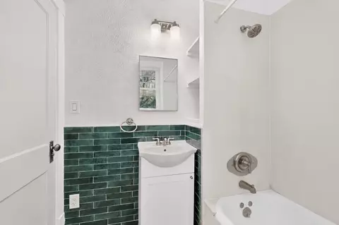 218 Arno St SE, Albuquerque, NM 87102