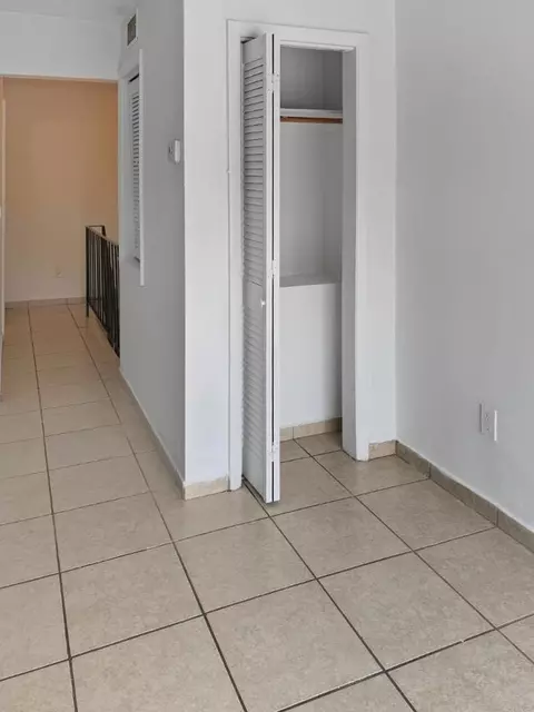 1560 NW 15th Street Rd, Miami, FL 33125