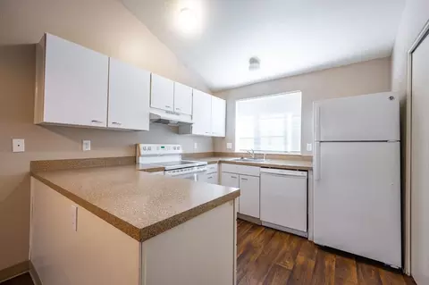1401 N Springbrook Rd, Newberg, OR 97132