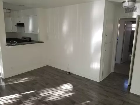12311 Chandler Blvd, Los Angeles, CA 91607