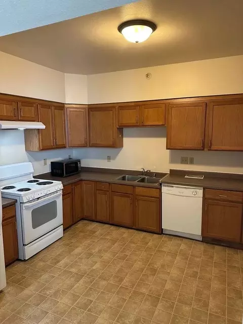 1403 W 6th St, Racine, WI 53404