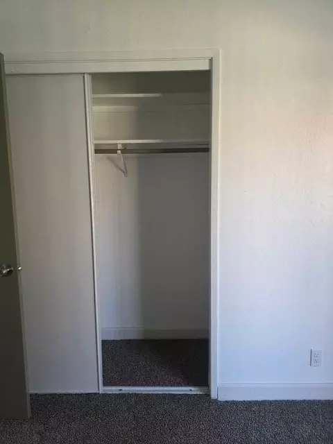 2910 E Huntington Blvd, Fresno, CA 93721