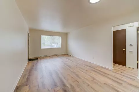 5830 Bermuda Dr, Saint Louis, MO 63121