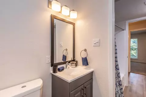807 S Main St, Euless, TX 76040 photo 5