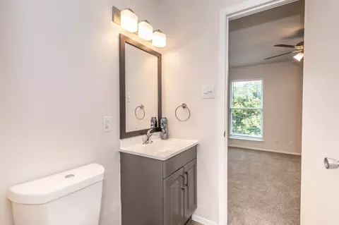 807 S Main St, Euless, TX 76040 photo 7