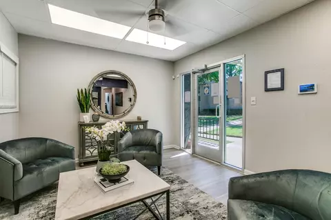 807 S Main St, Euless, TX 76040 photo 10