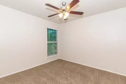 807 S Main St, Euless, TX 76040 photo 9