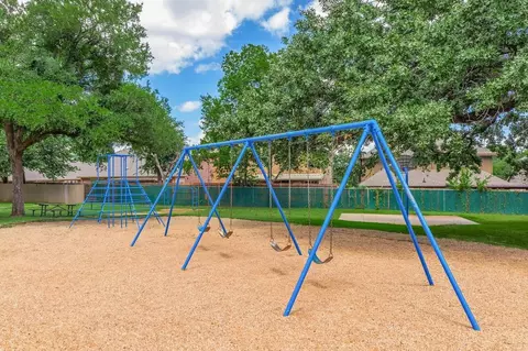 807 S Main St, Euless, TX 76040 photo 4