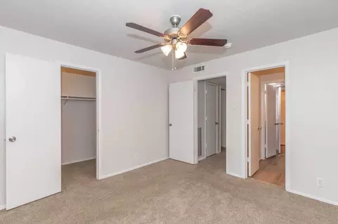 807 S Main St, Euless, TX 76040 photo 4