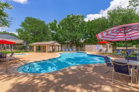 807 S Main St, Euless, TX 76040 photo 6