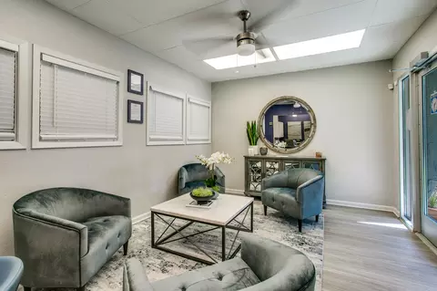807 S Main St, Euless, TX 76040 photo 9