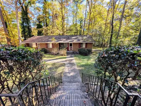 34 N Circle Dr, Chapel Hill, NC 27516