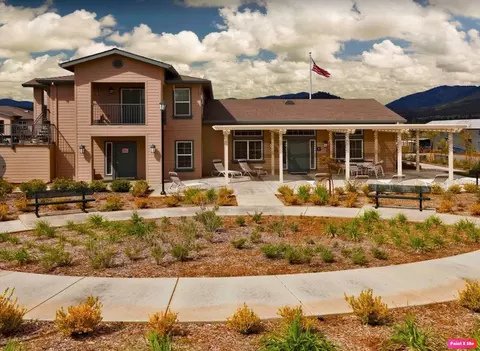 450 N Foothill Dr, Yreka, CA 96097