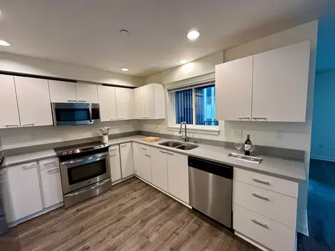 420 Queen Anne Ave N, Seattle, WA 98109