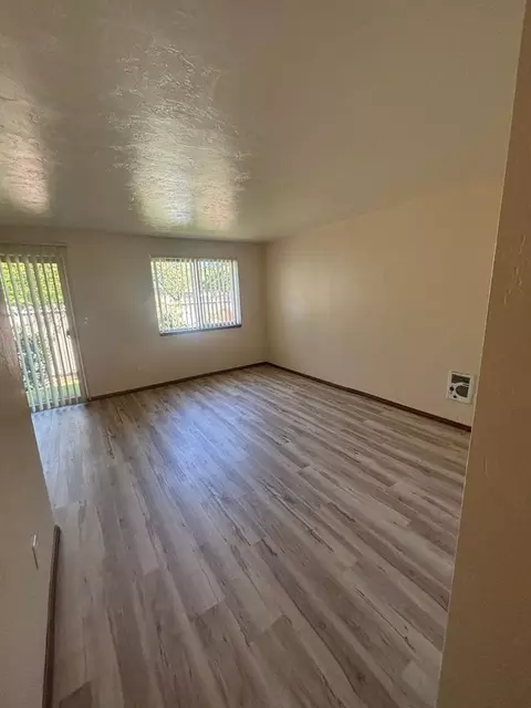 90 Hansard Ave, Lebanon, OR 97355
