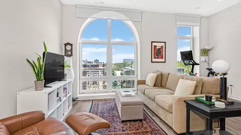1502 W Ainslie St, Chicago, IL 60640