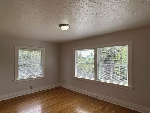 630 NE Lawrence Ave, Portland, OR 97232