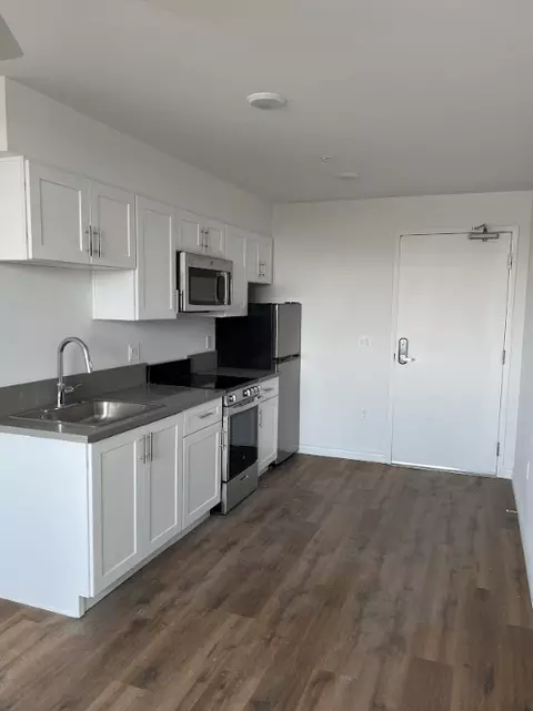 321 E Florence Ave, Los Angeles, CA 90003 photo 2