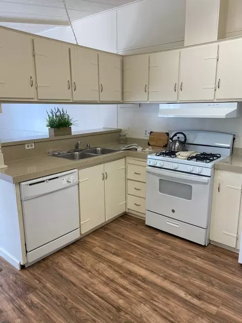 900 Henderson Ave, Sunnyvale, CA 94086